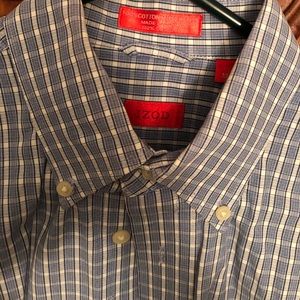 Classic Izod blue pattern button down shirt